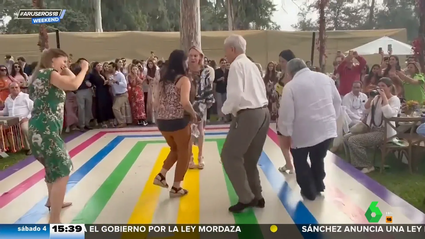 Mario Vargas Llosa se desata en la preboda de su nieta Mario Vargas Llosa se desata en la preboda de su nieta