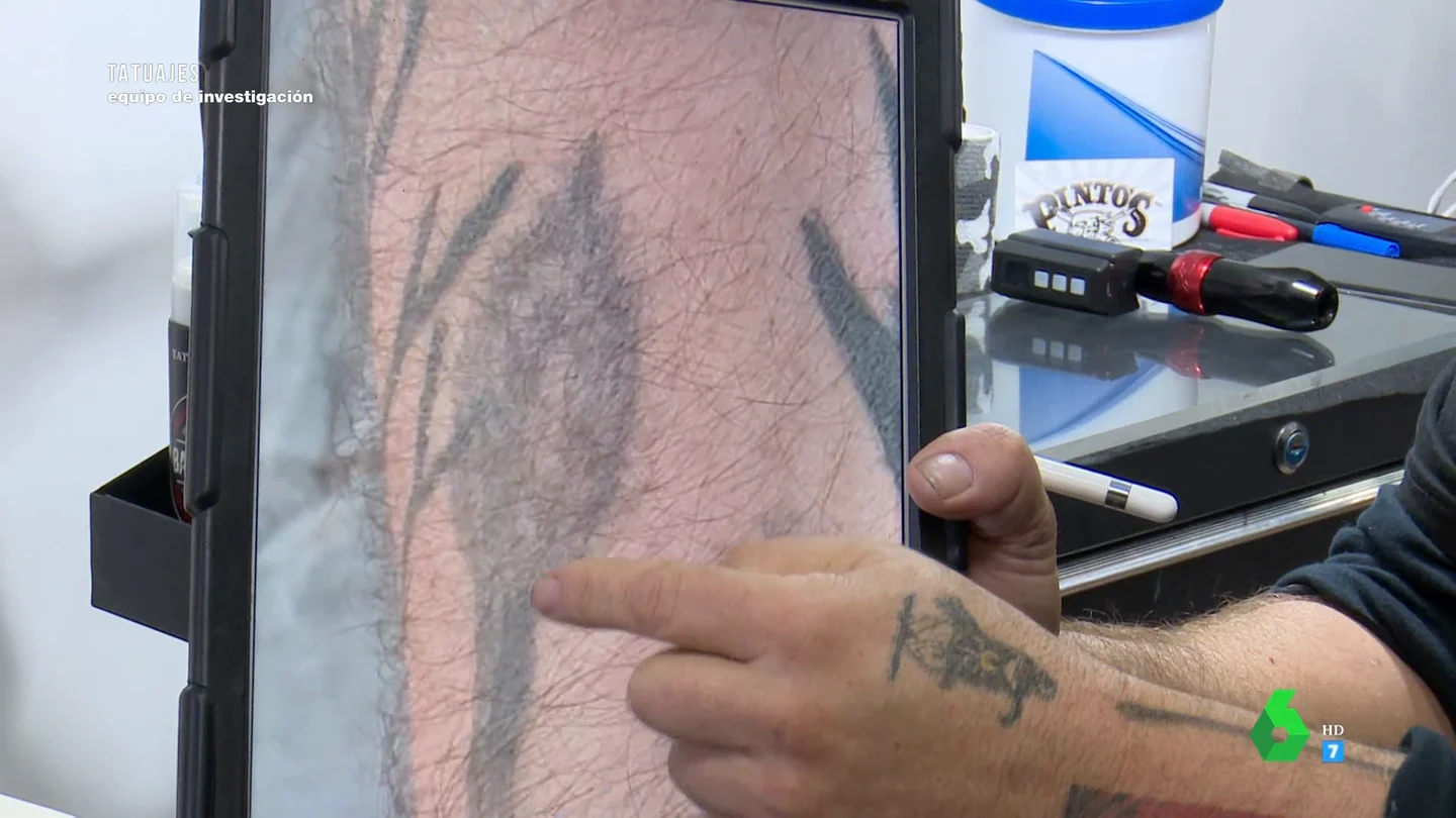 "Es un desastre, hay zonas dañadas": la indignación de un profesional al analizar el trabajo de un tatuador a domicilio "Es un desastre, hay zonas dañadas": la indignación de un profesional al analizar el trabajo de un tatuador a domicilio