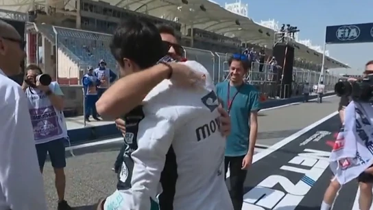 Fernando Alonso abraza a Pepe Martí Fernando Alonso abraza a Pepe Martí