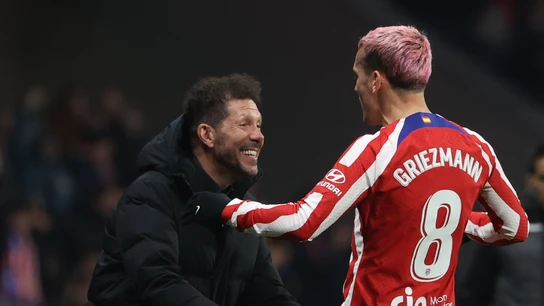 Griezmann celebra un gol con Simeone Griezmann celebra un gol con Simeone