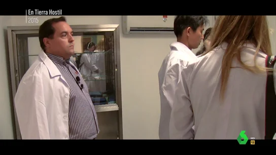 Así hizo el "paripé" Alejandro Cao de Benós ante un grupo de periodistas en Corea del Norte Así hizo el "paripé" Alejandro Cao de Benós ante un grupo de periodistas en Corea del Norte