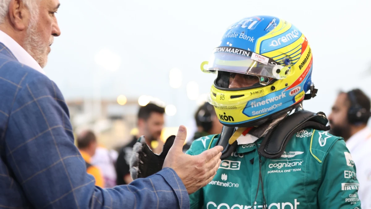 Fernando Alonso saluda a Lawrence Stroll Fernando Alonso saluda a Lawrence Stroll