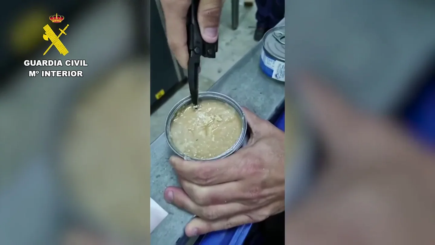 Intervienen más de dos toneladas de cocaína ocultas en latas de atún en el Puerto de Algeciras Intervienen más de dos toneladas de cocaína ocultas en latas de atún en el Puerto de Algeciras