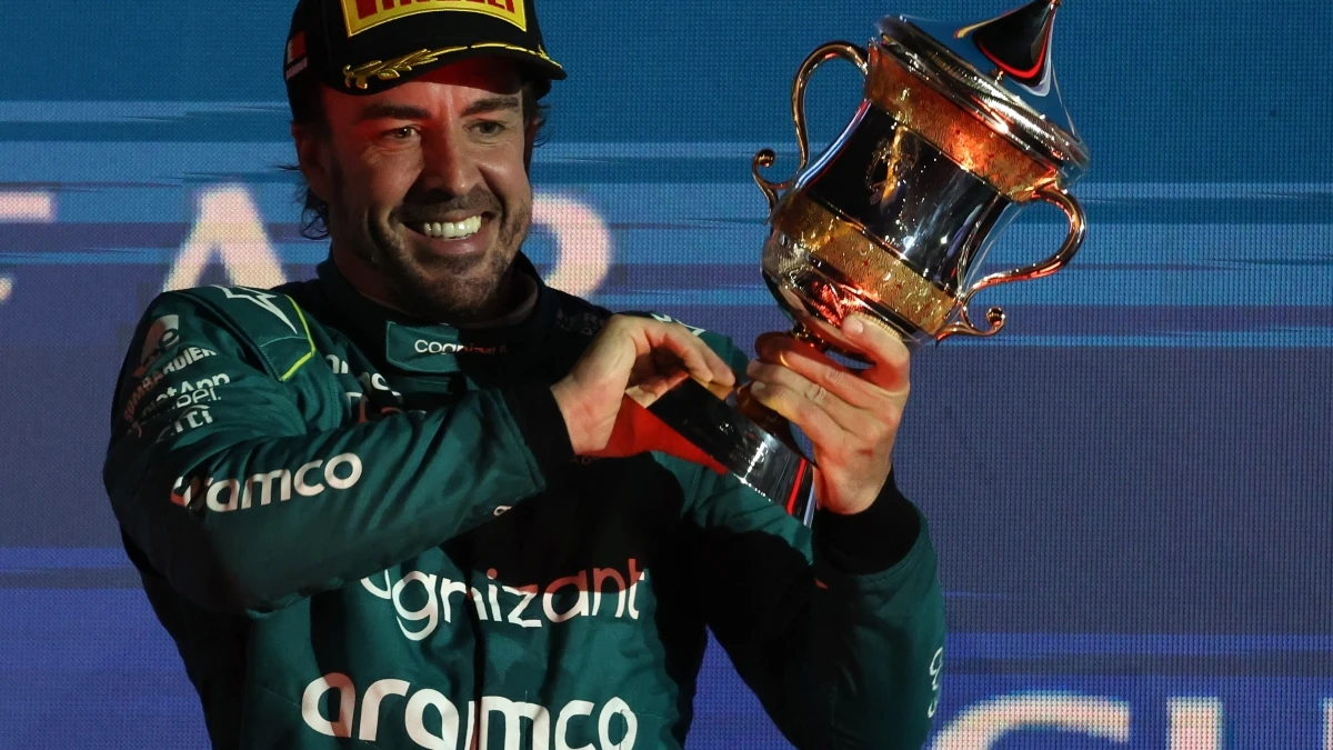 Fernando Alonso, en el podio de Bahrein