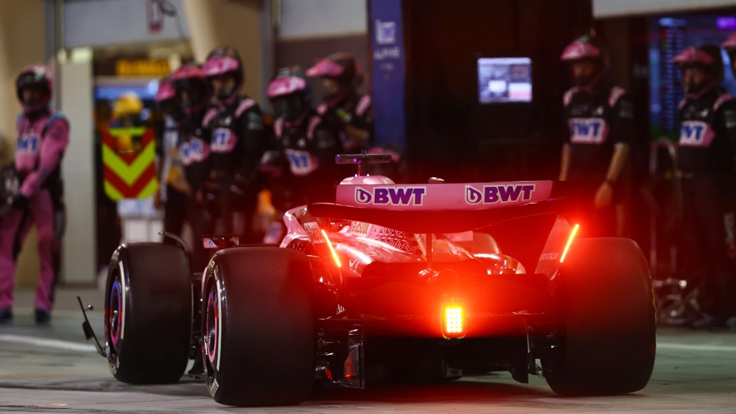 Esteban Ocon entra a boxes Esteban Ocon entra a boxes
