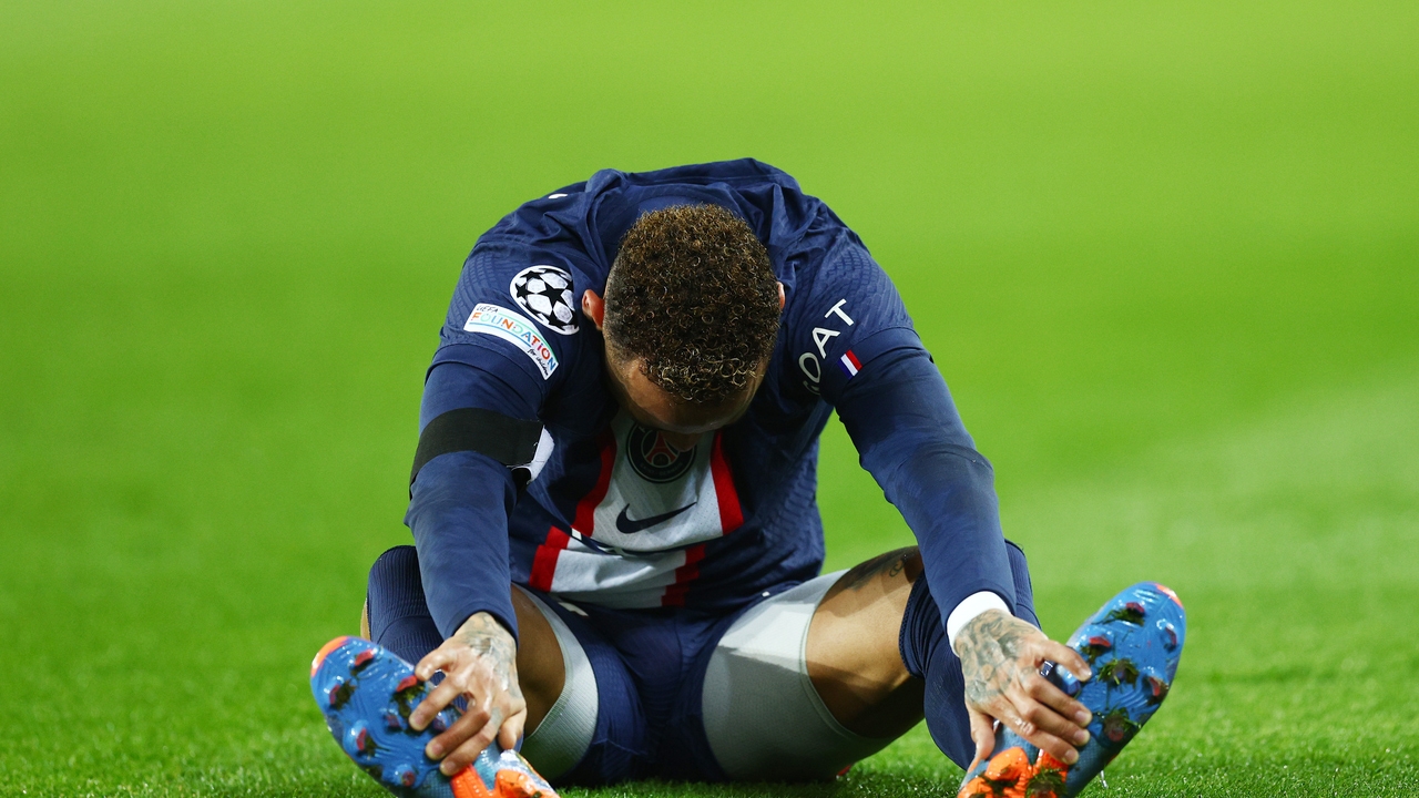 Neymar, farewell to the season: he will have surgery on his right ankle injury