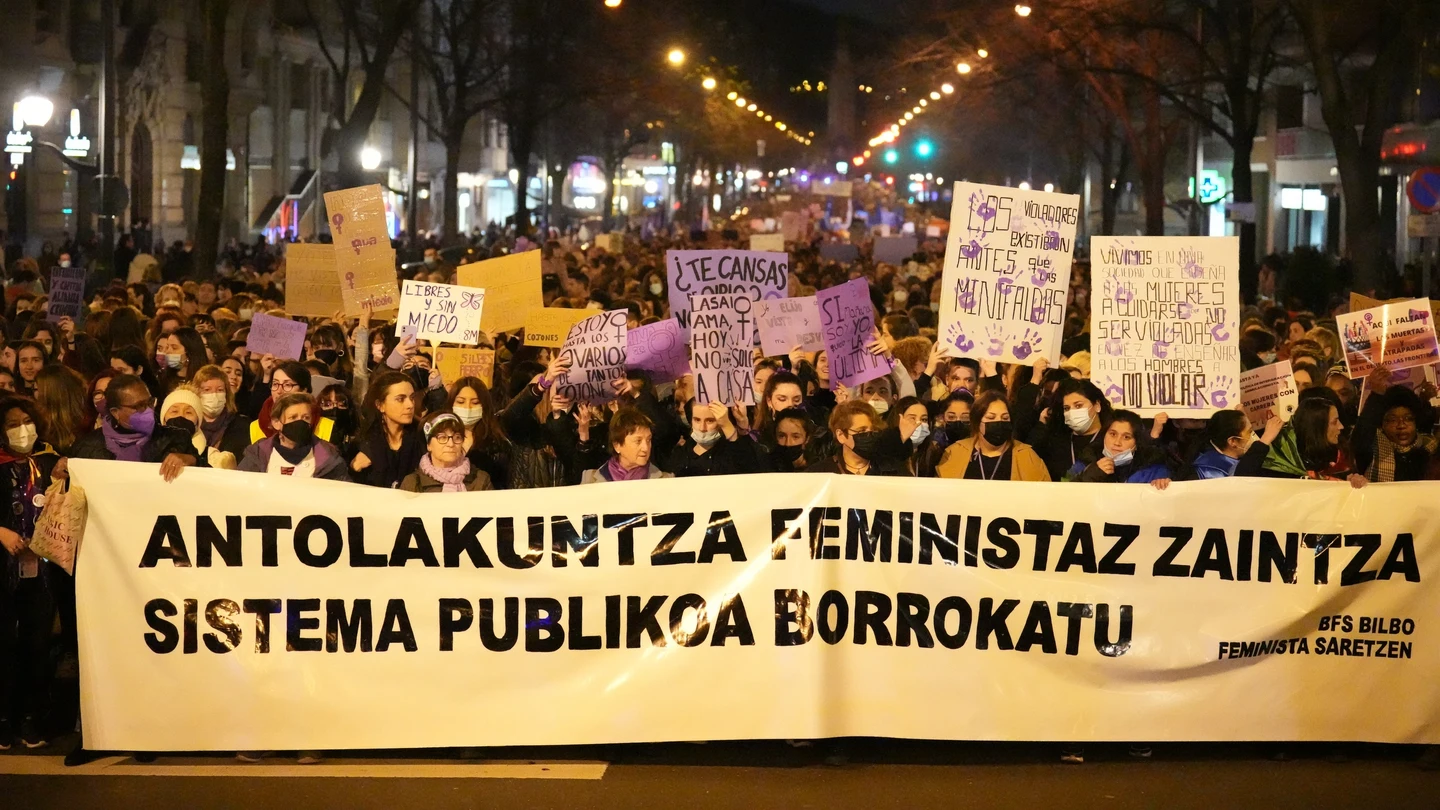 8M.- Miles de mujeres reclaman en Bilbao un sistema público de cuidados y se muestran en contra de todas las guerras 8M.- Miles de mujeres reclaman en Bilbao un sistema público de cuidados y se muestran en contra de todas las guerras