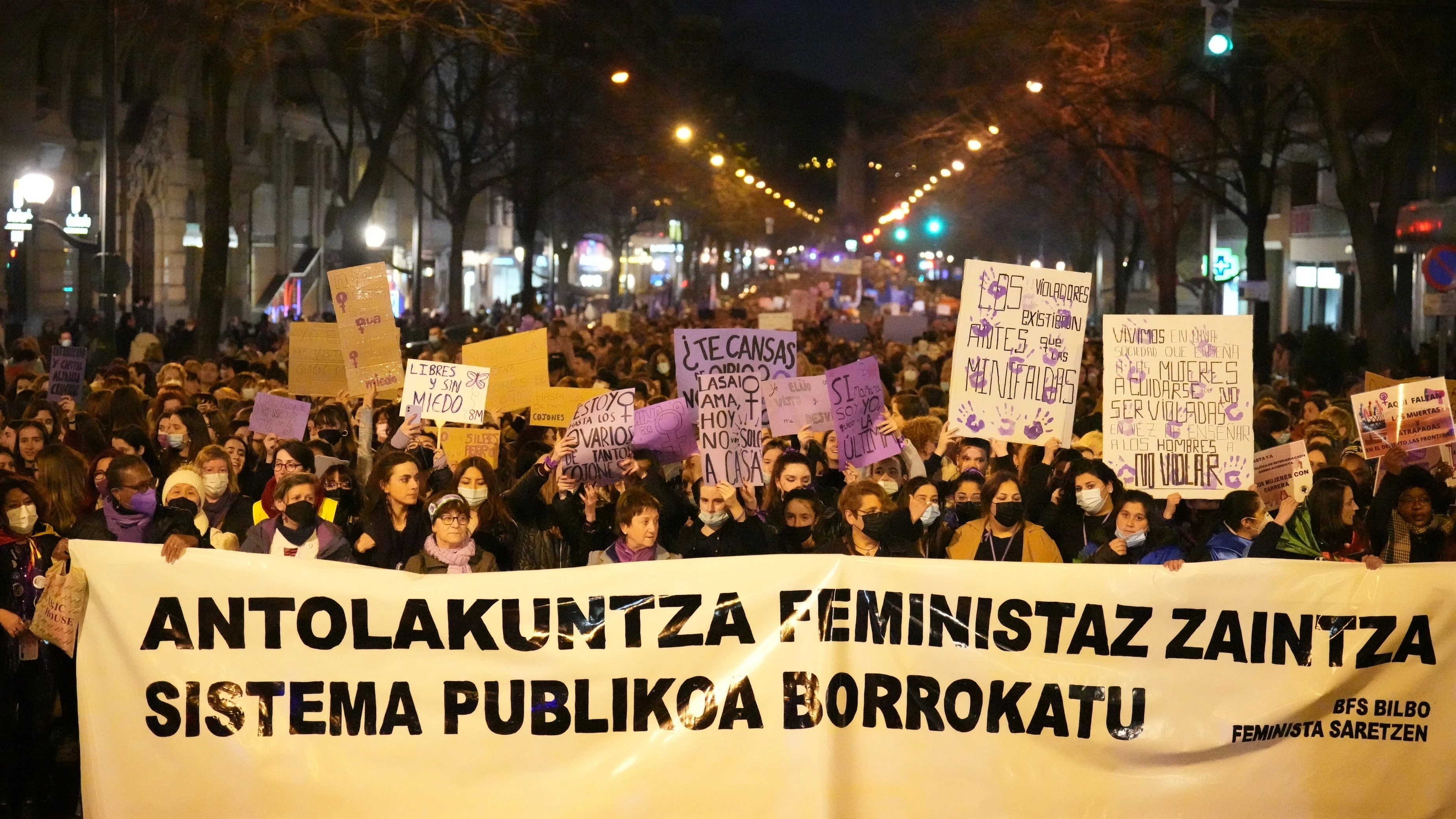 8M.- Miles de mujeres reclaman en Bilbao un sistema público de cuidados y se muestran en contra de todas las guerras