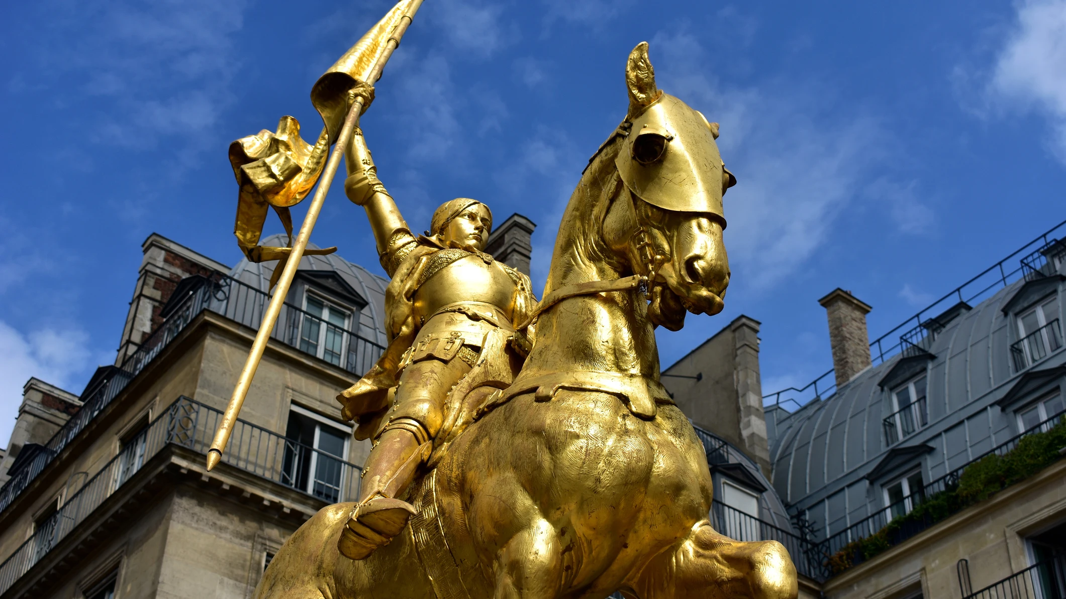 Estatua de Juana de Arco en Par&iacute;s