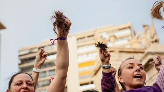 Imagen de la acción feminista en la plaza de la Porta de la Mar, Valencia. Imagen de la acción feminista en la plaza de la Porta de la Mar, Valencia.