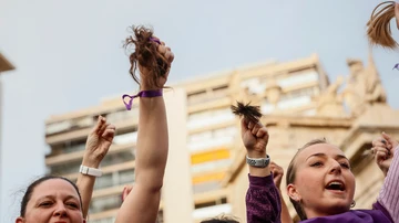 Imagen de la acción feminista en la plaza de la Porta de la Mar, Valencia.