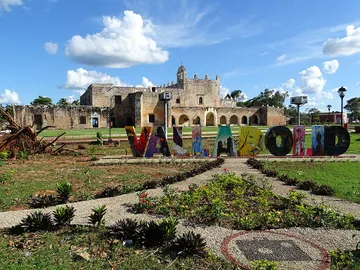 Convento de San Bernardino de Siena de Valladolid: a qué corresponde el escudo de su entrada y otros datos curiosos Convento de San Bernardino de Siena de Valladolid: a qué corresponde el escudo de su entrada y otros datos curiosos
