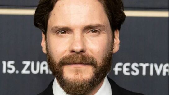 Daniel Br&uuml;hl ser&aacute; Karl Lagerfeld en la serie 'Kaiser Karl'.