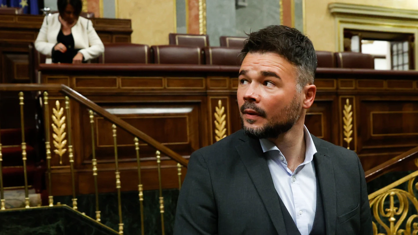 Gabriel Rufián, a su llegada al pleno del Congreso de los Diputados en Madrid. Gabriel Rufián, a su llegada al pleno del Congreso de los Diputados en Madrid.