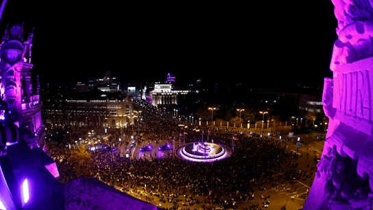La manifestación del 8M de 2023 de Madrid, a su paso por Cibeles La manifestación del 8M de 2023 de Madrid, a su paso por Cibeles