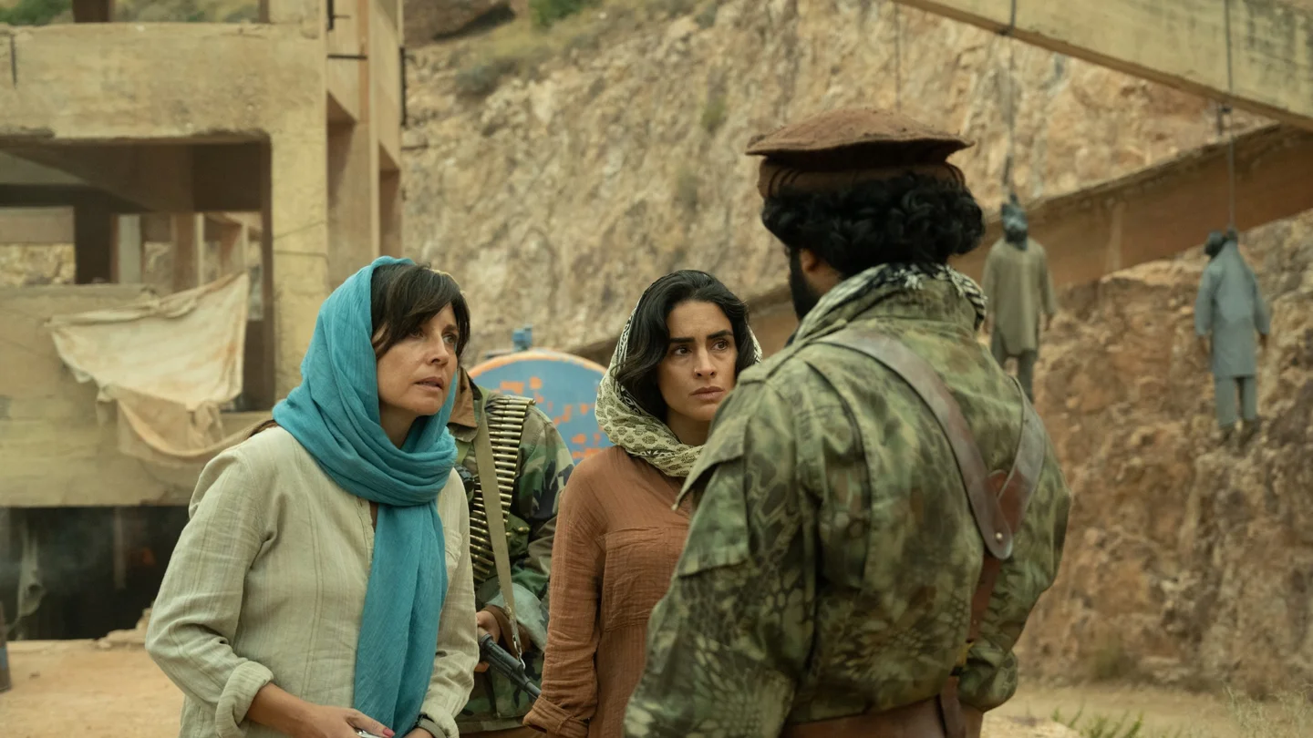 Marian Álvarez y Fariba Sheikhan, en 'La Unidad Kabul'. Marian Álvarez y Fariba Sheikhan, en 'La Unidad Kabul'.