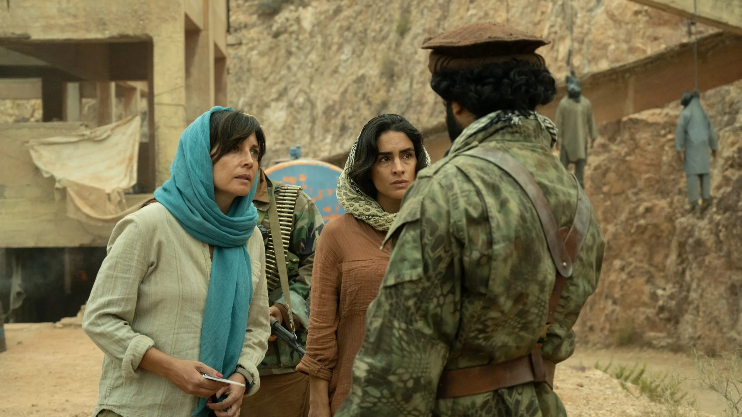 Marian Álvarez y Fariba Sheikhan, en 'La Unidad Kabul'.