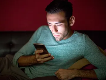 Hombre con el móvil Hombre con el móvil