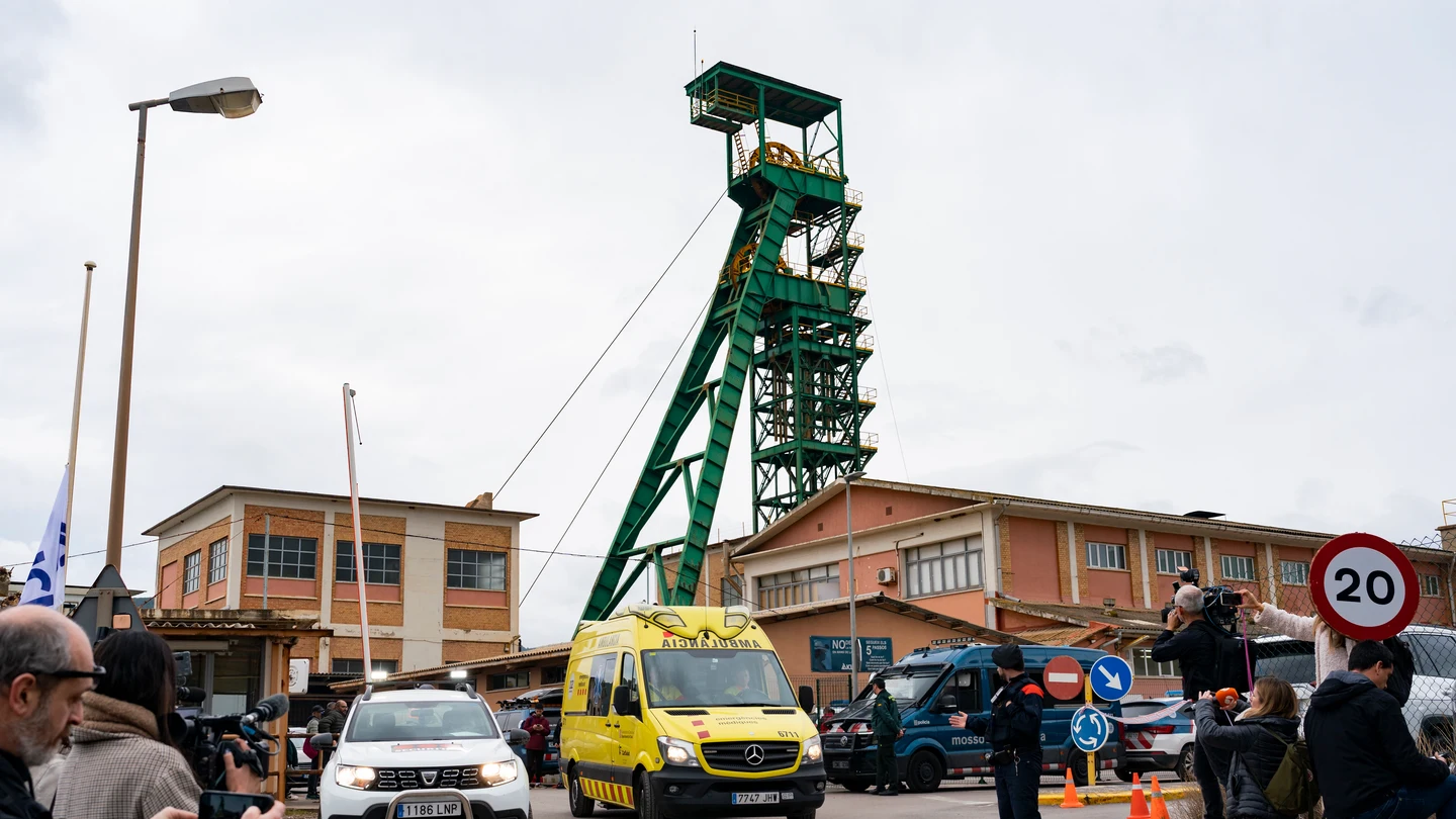 Dispositivo de emergencia activado tras el accidente en la mina de Súria, Barcelona Dispositivo de emergencia activado tras el accidente en la mina de Súria, Barcelona