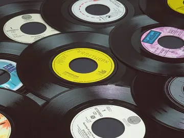 Unos cuantos singles de vinilo Unos cuantos singles de vinilo