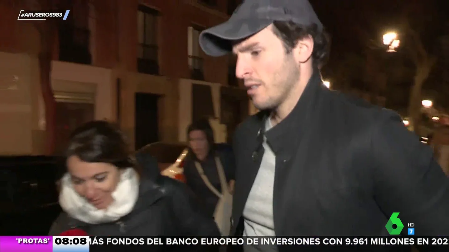 Íñigo Onieva, prometido de Tamara Falcó, manda "a casa" a los periodistas: "¿Podéis dejar de molestar?" Íñigo Onieva, prometido de Tamara Falcó, manda "a casa" a los periodistas: "¿Podéis dejar de molestar?"