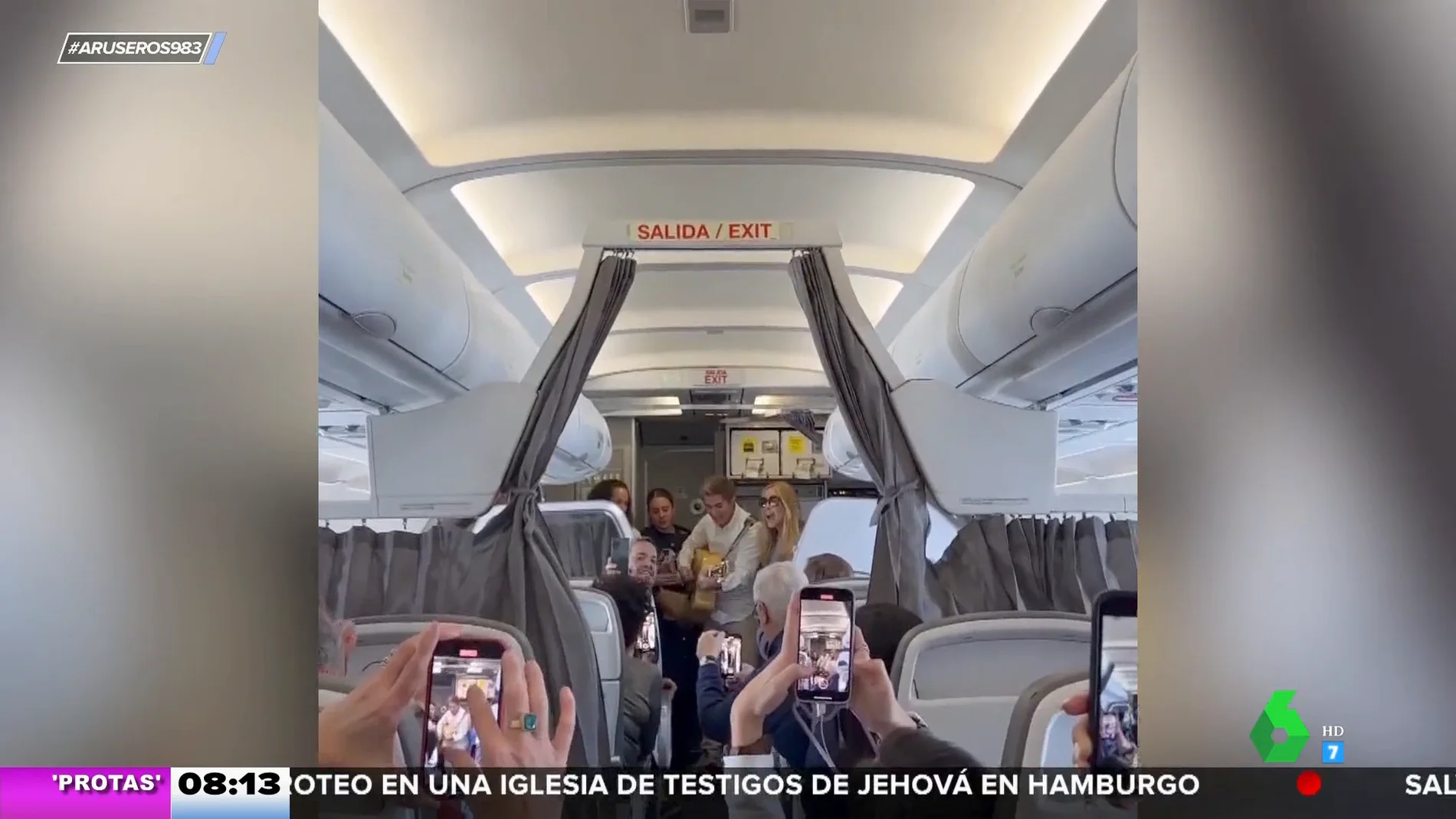 Marta Sánchez y Carlos Baute dan un concierto en pleno vuelo para tranquilizar a los pasajeros tras unas turbulencias