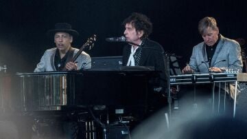 Bob Dylan actuando en Roskilde, Dinamarca, en julio de 2019.