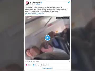 Un pasajero intenta apuñalar a una azafata y abrir una salida de emergencia en pleno vuelo