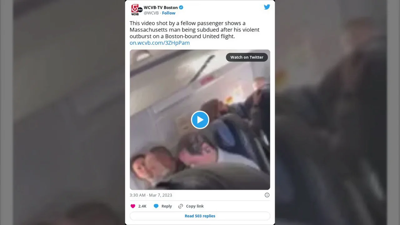 Un pasajero intenta apu&ntilde;alar a una azafata y abrir una salida de emergencia en pleno vuelo