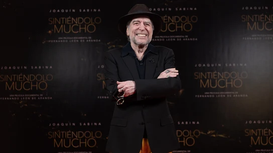 El cantautor Joaquín Sabina posa durante la presentación del documental sobre Joaquín Sabina ‘Sintiéndolo mucho’, en el Hotel Urso, a 15 de noviembre de 2022, en Madrid (España El cantautor Joaquín Sabina posa durante la presentación del documental sobre Joaquín Sabina ‘Sintiéndolo mucho’, en el Hotel Urso, a 15 de noviembre de 2022, en Madrid (España