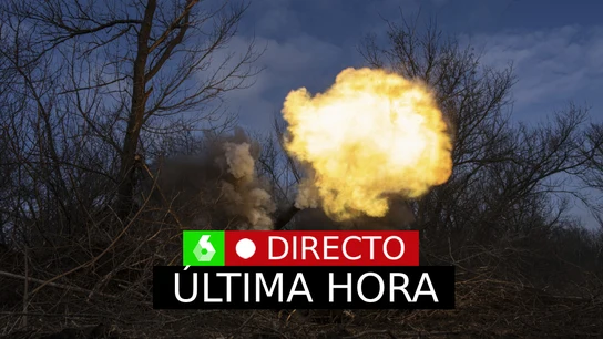 Un howitzer ucraniano dispara contra las fuerzas rusas en el frente, cerca de Bajmut Un howitzer ucraniano dispara contra las fuerzas rusas en el frente, cerca de Bajmut