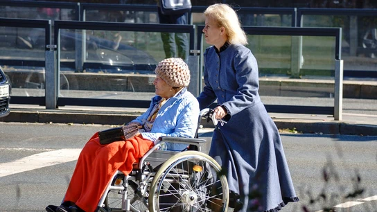 Mujer cuidadora Mujer cuidadora