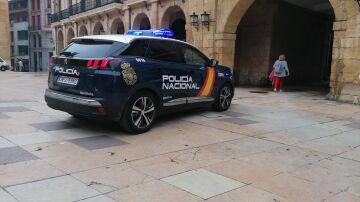 Coche de la Policía Nacional, en Oviedo