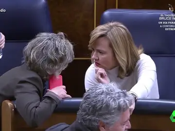 Vídeo manipulado - La ministra Pilar alegría consulta su horóscopo durante el receso de una sesión parlamentaria