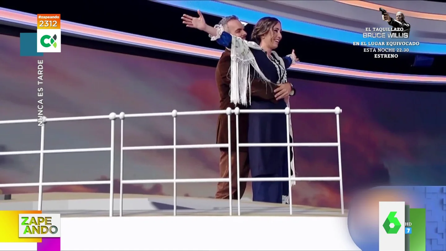 El 'peculiar' homenaje de unos presentadores de la televisión canaria a los 25 años de 'Titanic' El 'peculiar' homenaje de unos presentadores de la televisión canaria a los 25 años de 'Titanic'