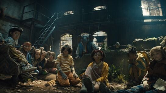 Los niños híbrido son utilizados para experimentar en la búsqueda de una cura del virus en la serie 'Sweet Tooth'.