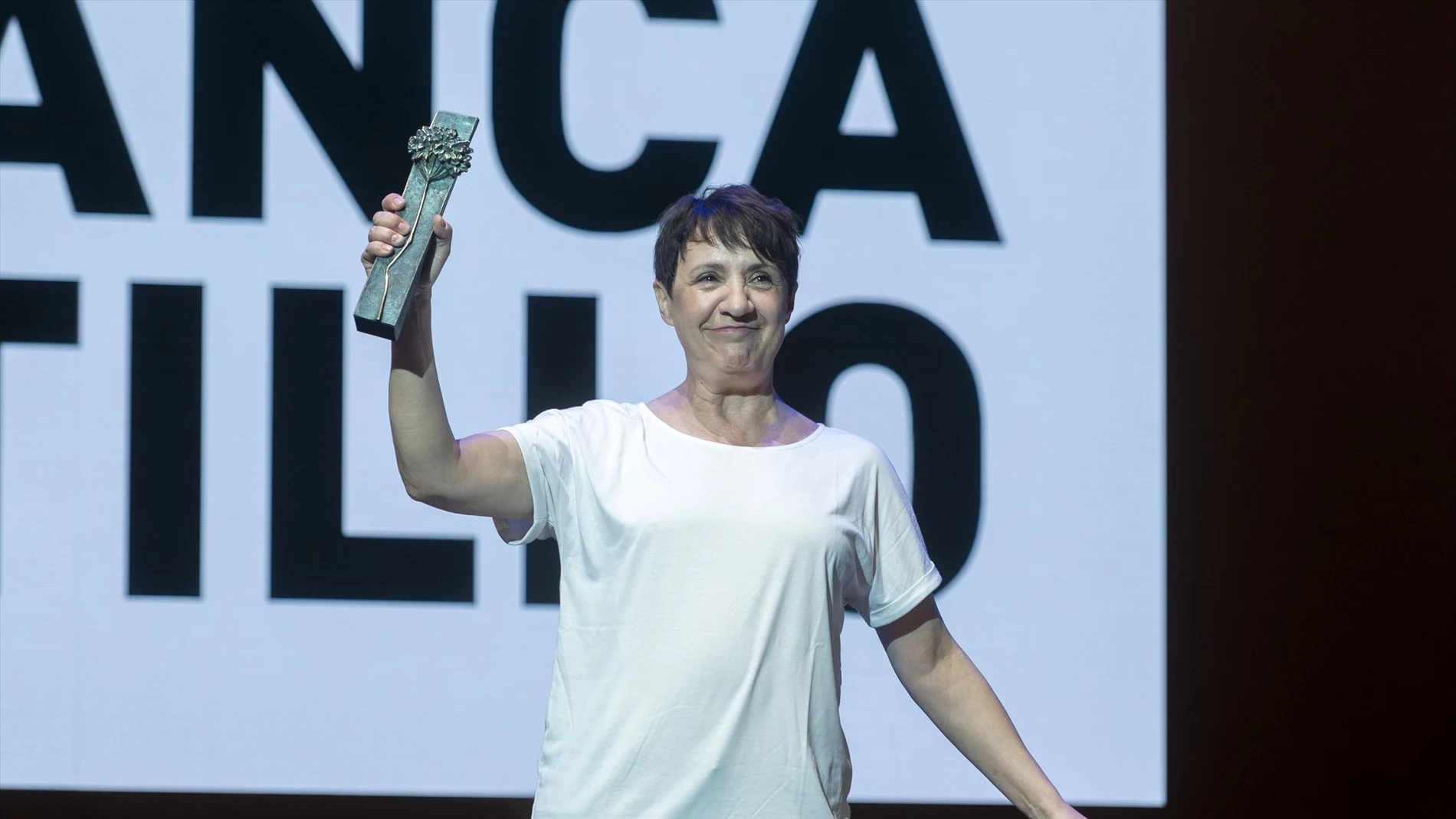 La actriz Blanca Portillo posa con el Premio Málaga Sur del Festival de Málaga