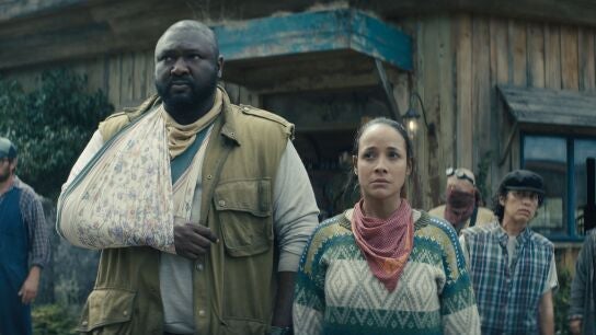 Jepperd (Nonso Anozie) y Aimee Eden (Dania Ramírez) intentarán liberar a los niños híbrido en 'Sweet tooth'.