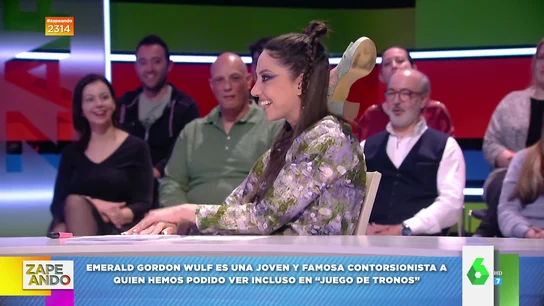 Maya Pixelskaya e Isabel Forner demuestran su flexibilidad en directo y Dani Mateo alucina Maya Pixelskaya e Isabel Forner demuestran su flexibilidad en directo y Dani Mateo alucina