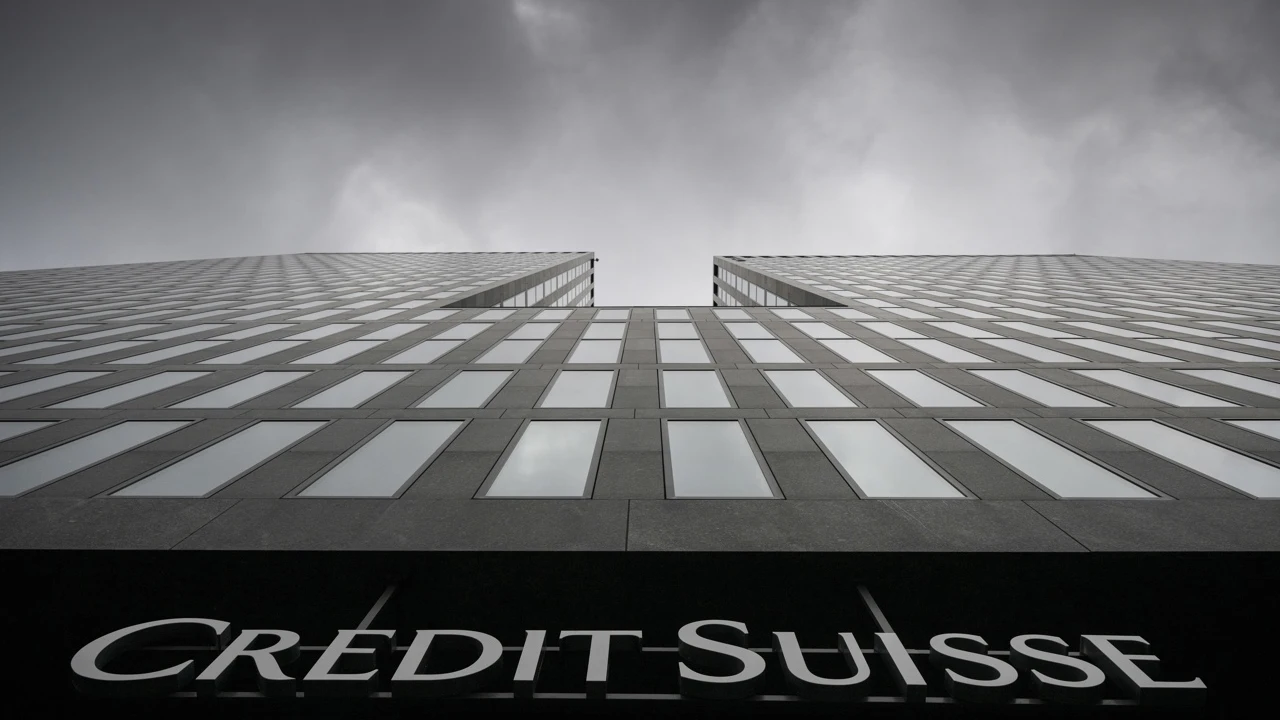 Cómo afectará a los bancos españoles el desplome de Credit Suisse: riesgos de una crisis como la de 2008