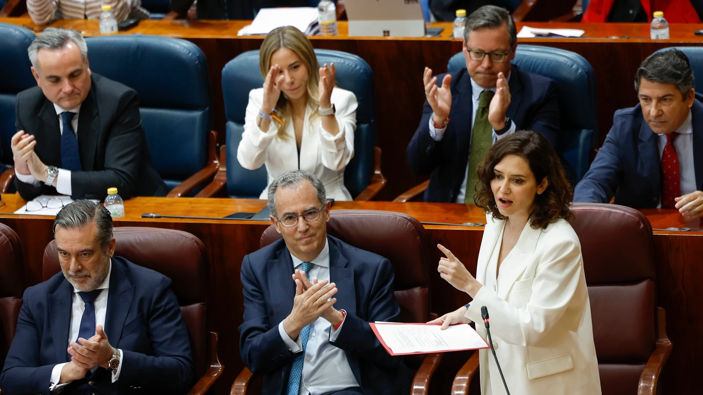 La presidenta de la Comunidad de Madrid Isabel Díaz Ayuso, y Enrique Ossorio (c), vicepresidente de la Comunidad de Madrid. La presidenta de la Comunidad de Madrid Isabel Díaz Ayuso, y Enrique Ossorio (c), vicepresidente de la Comunidad de Madrid.