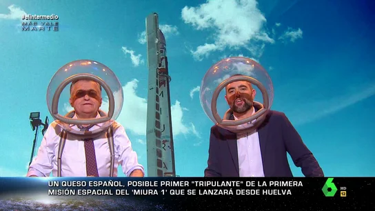 Wyoming analiza el lanzamiento del primer cohete español con un queso a bordo Los nuevos trajes de la NASA para viajar a la luna, un volcán activo en Venus o el fallido lanzamiento del primer cohete impreso en 3D son otras de las noticias 'espaciales' que analizan Dani Mateo, Wyoming y Sandra Sabatés en este vídeo.