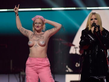 Avril Lavingne throws a topless activist off the stage between insults