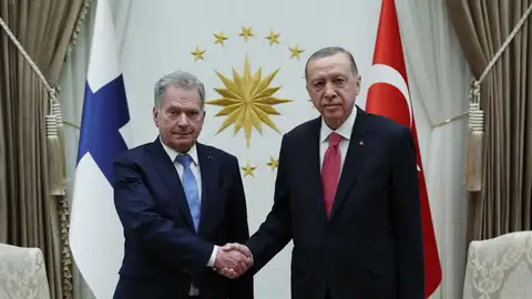El presidente turco, Recep Tayyip Erdogan, junto al finlandés, Sauli Niinisto, en Ankara