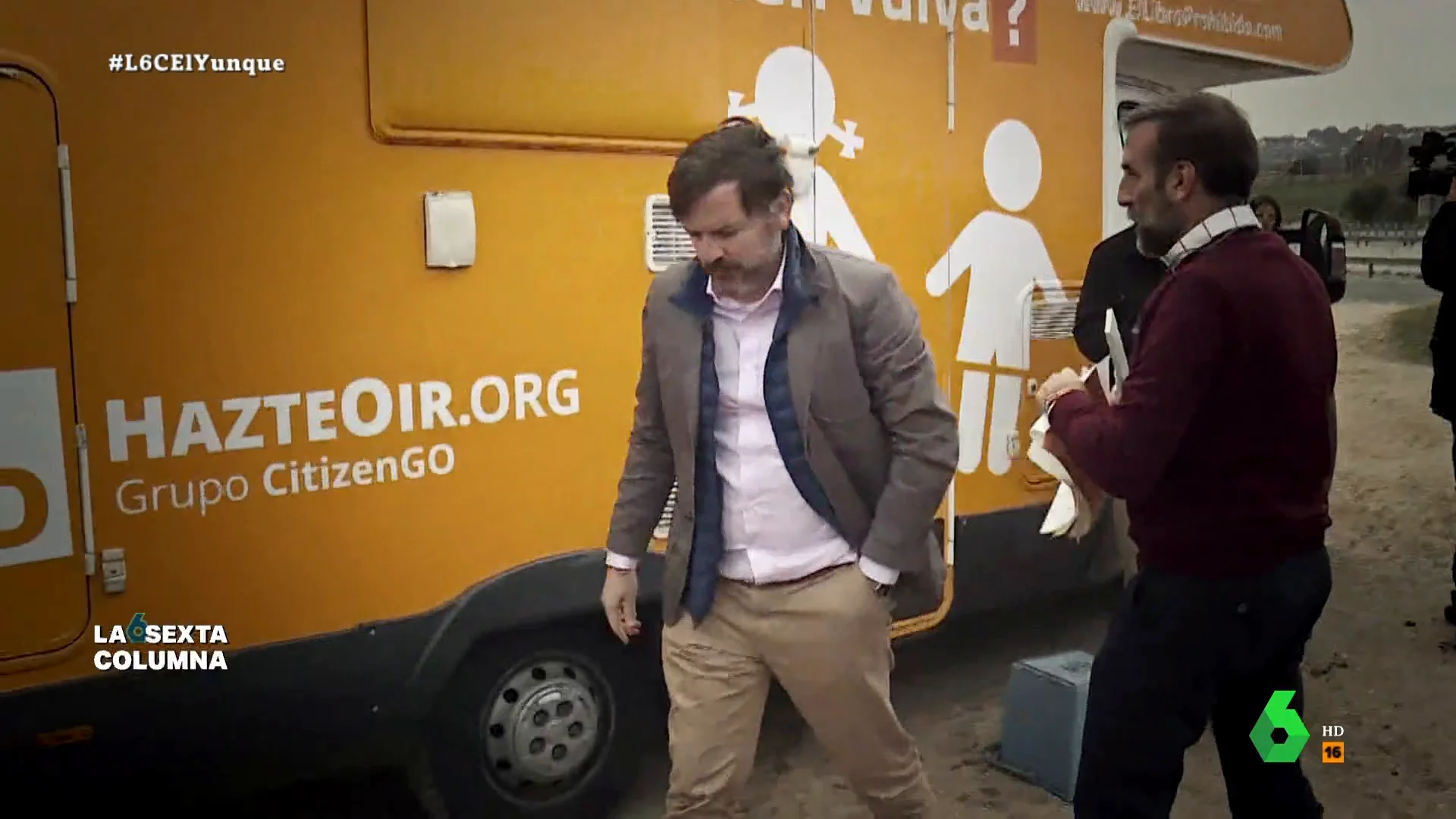 En este vídeo, laSexta Columna analiza el ascenso de 'Hazte Oír' en el movimiento católico a raíz de las manifestaciones contra las políticas de Zapatero y cómo la Iglesia descubrió la existencia de 'El Yunque' y su influencia en esta asociación.