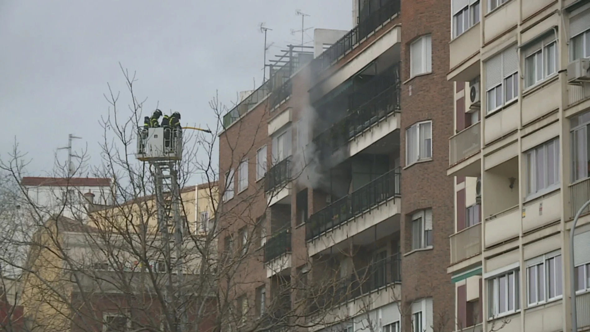 Mueren dos ancianos en el incendio en una vivienda de la zona de Ventas, Madrid