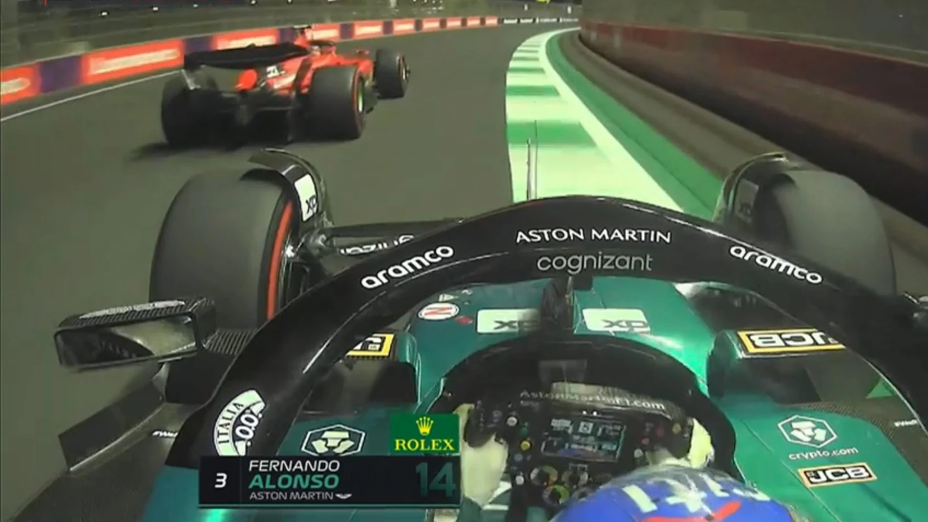 Alonso se encuentra con Sainz en pista