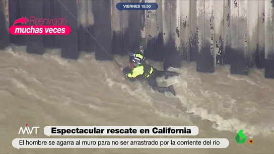 Espectacular rescate en helicóptero: los bomberos salvan a un hombre tras caer a un río desbordado por la lluvia Espectacular rescate en helicóptero: los bomberos salvan a un hombre tras caer a un río desbordado por la lluvia