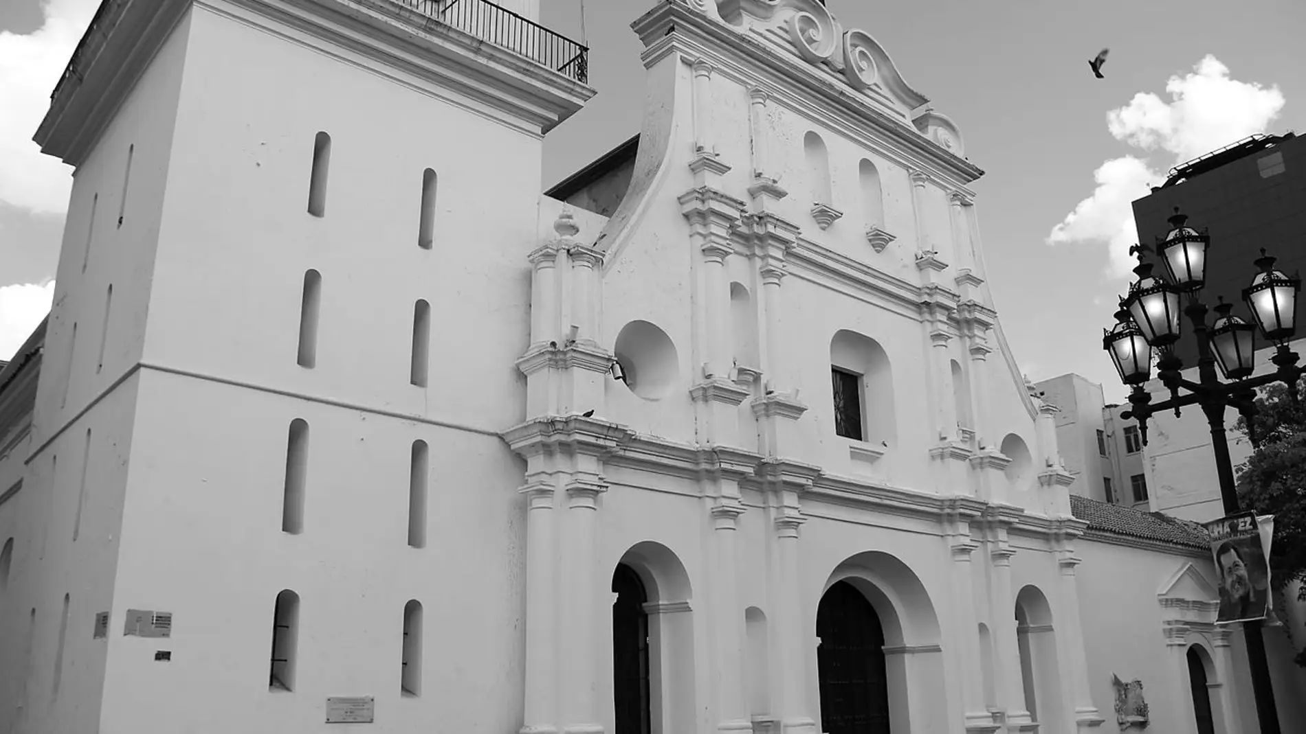 Catedral Metropolitana de Santa Ana: ¿Sabías que alberga los restos mortales de Simón Bolívar?