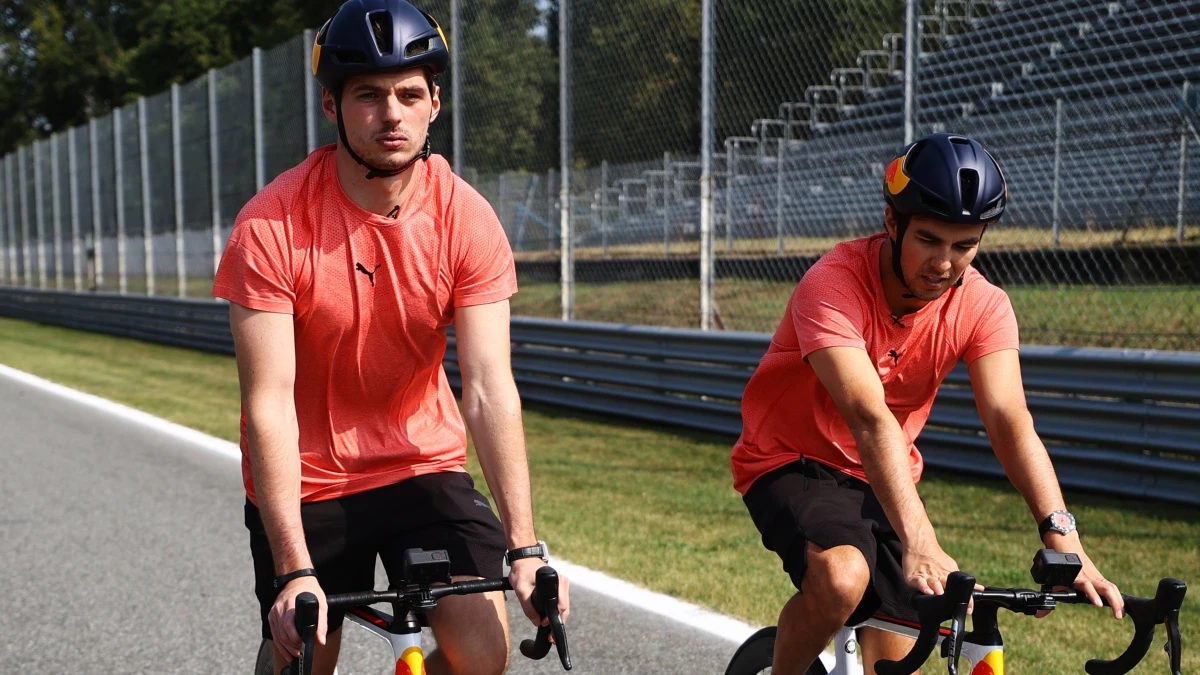 Verstappen, con Sergio Pérez